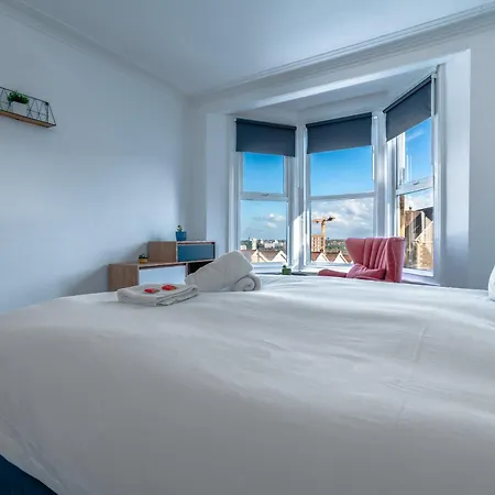 Апартаменти Spacious 3br Unit W/ Free Parking Бристоль