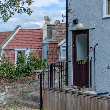 Pet Friendly Totterdown Flat, Parking And Views