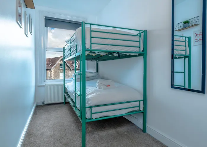 Апартаменти Spacious 3br Unit W/ Free Parking *