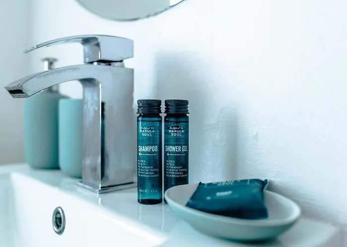 Апартаменти Spacious 3br Unit W/ Free Parking