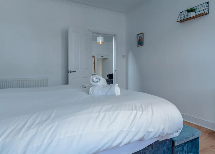 Spacious 3br Unit W/ Free Parking Бристоль