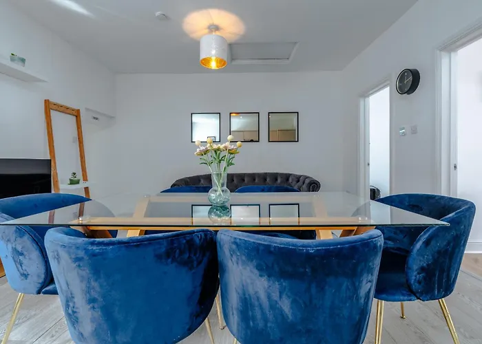 Апартаменти Spacious 3br Unit W/ Free Parking Бристоль