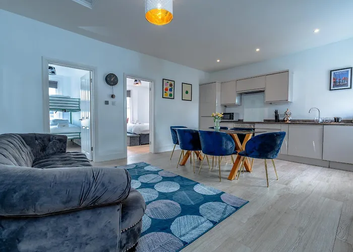 Апартаменти Spacious 3br Unit W/ Free Parking *