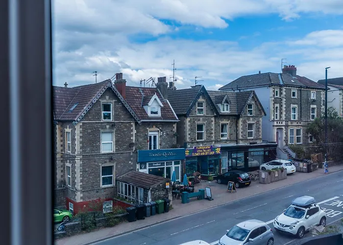 Spacious 3br Unit W/ Free Parking Διαμέρισμα Μπρίστολ