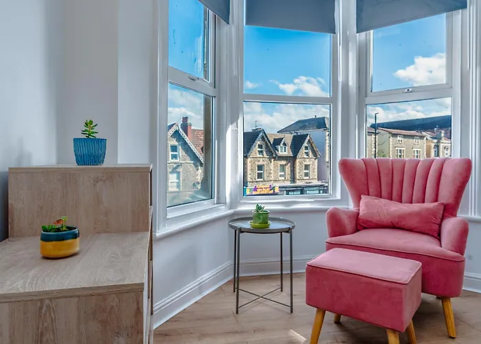 Spacious 3br Unit W/ Free Parking Μπρίστολ