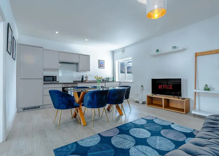 Spacious 3br Unit W/ Free Parking Μπρίστολ